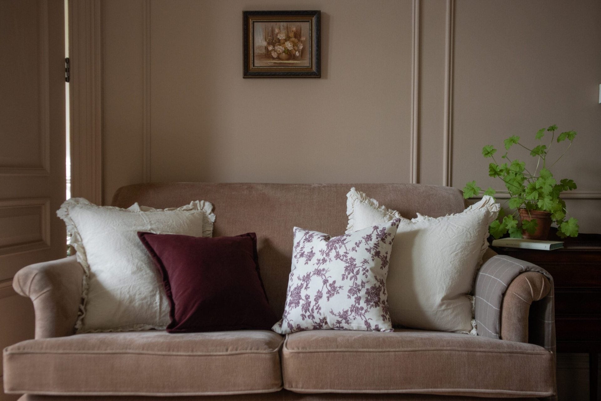 do cushions have to match?