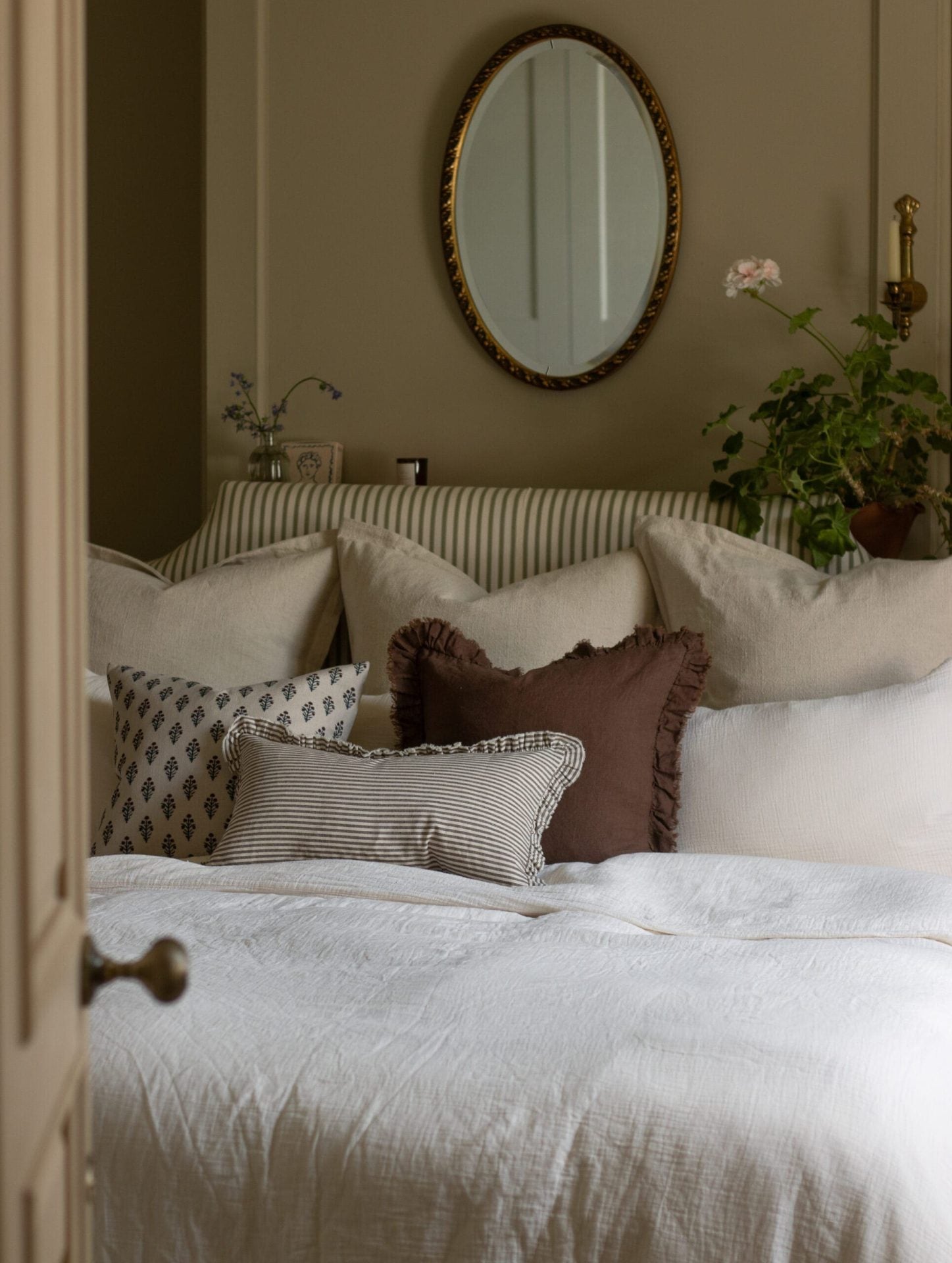 a guide to cushion fabrics