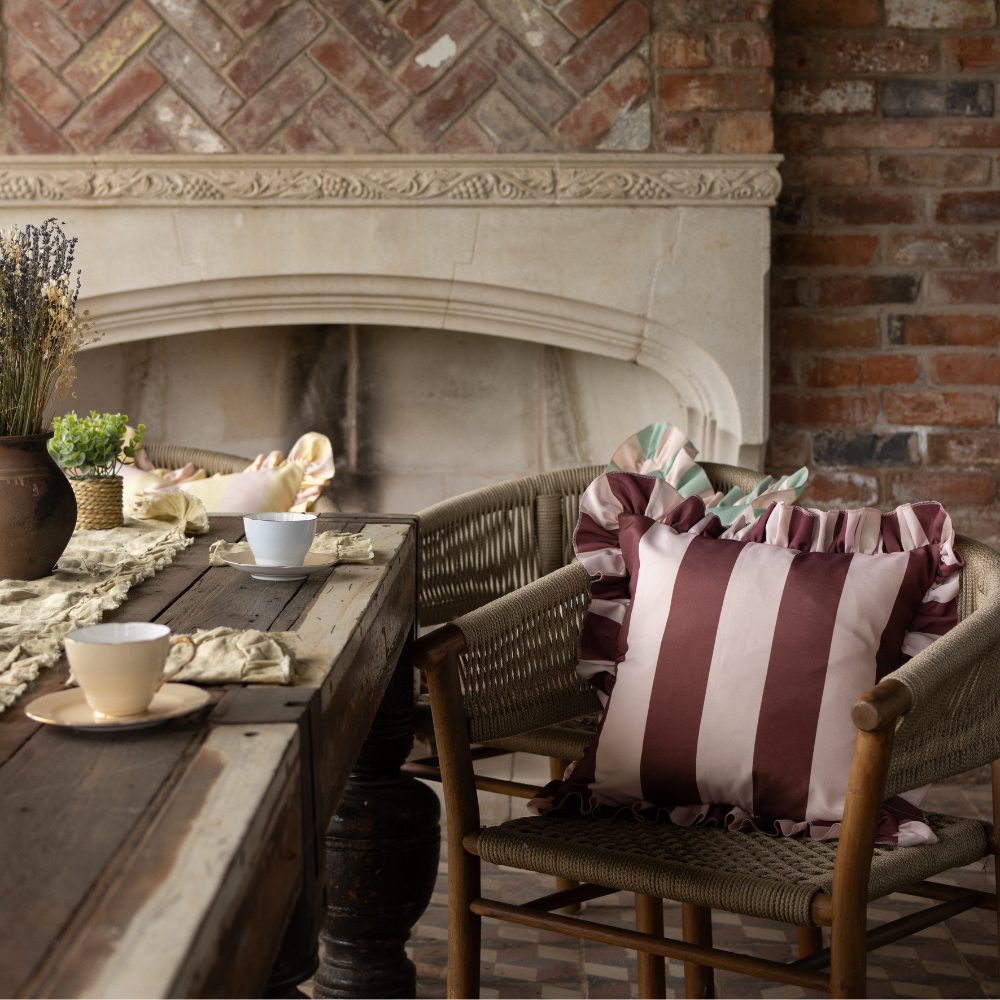 garden party inspo - how to style an outdoor table