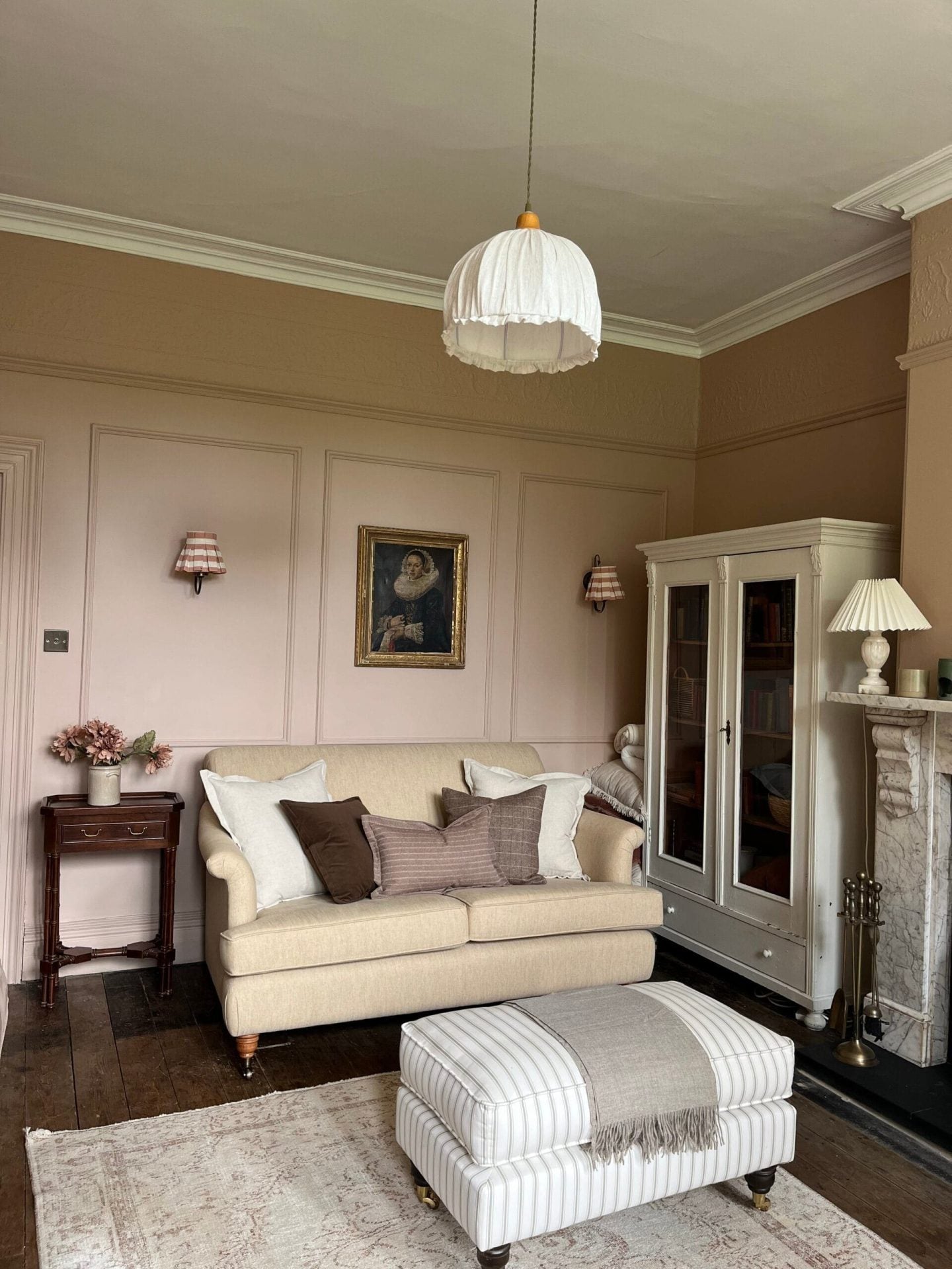 What colour Cushions go with a Beige Sofa – Ellenvale Interiors