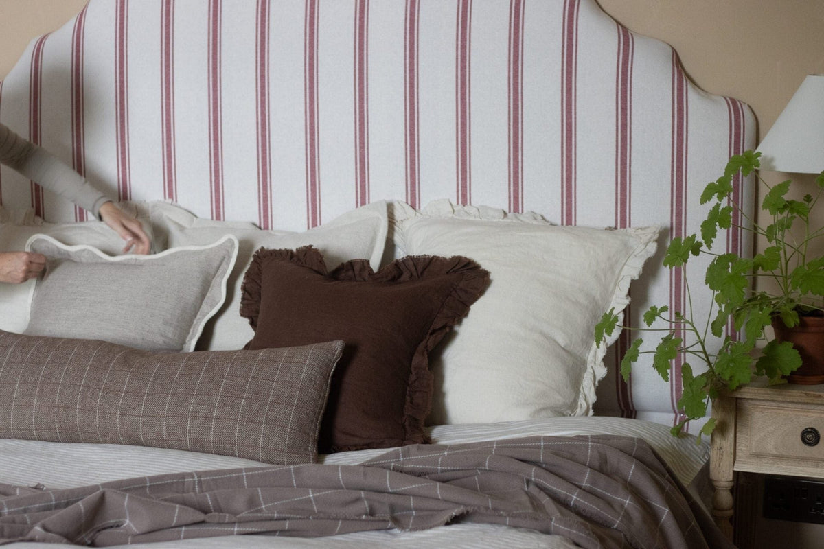 How to arrange cushions on a king size bed