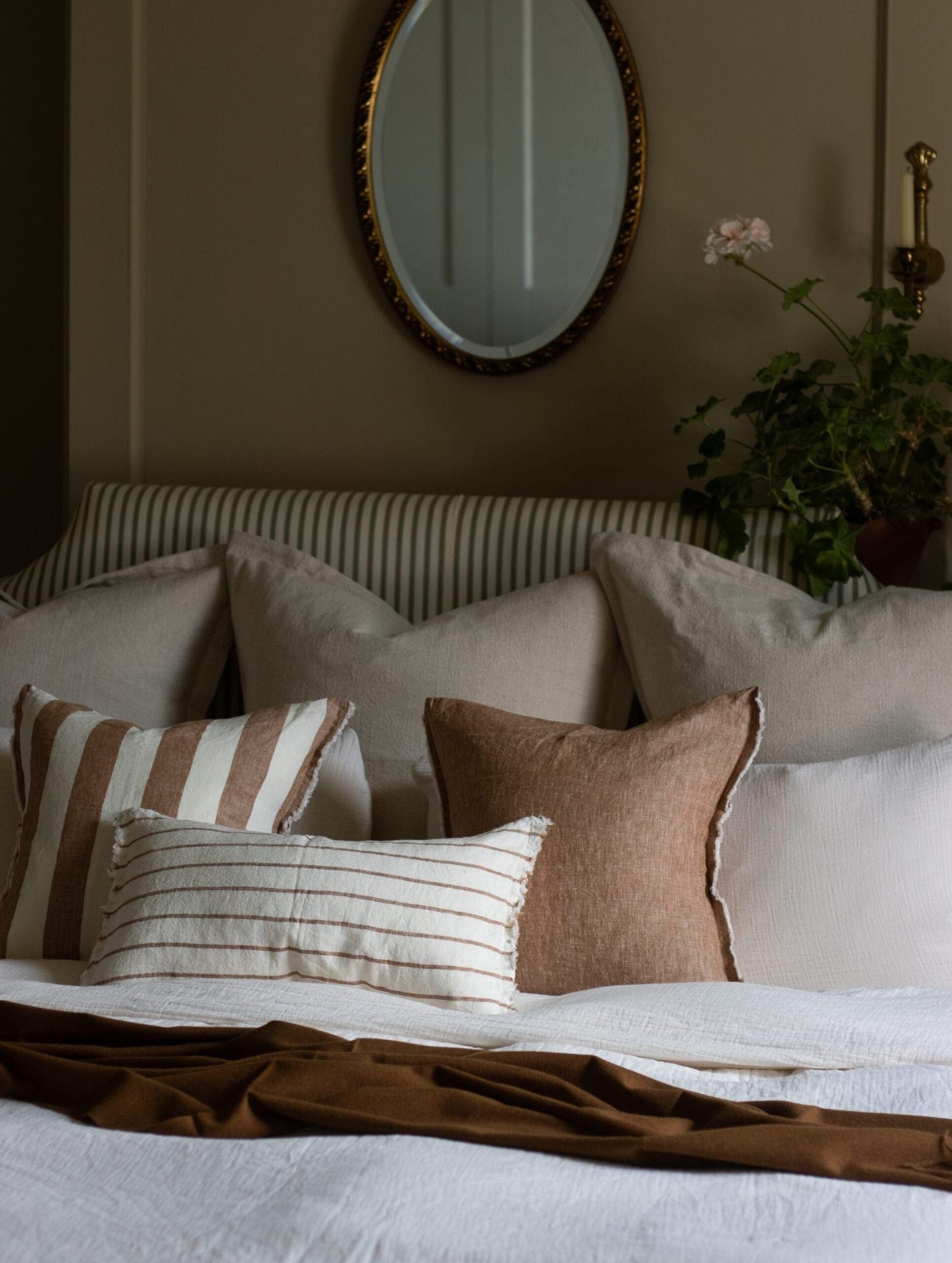 what colour cushions go together
