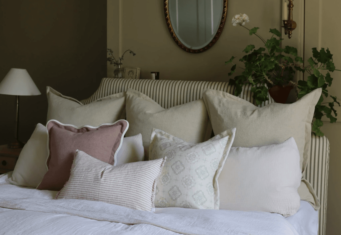 how to choose the right cushions for your bed