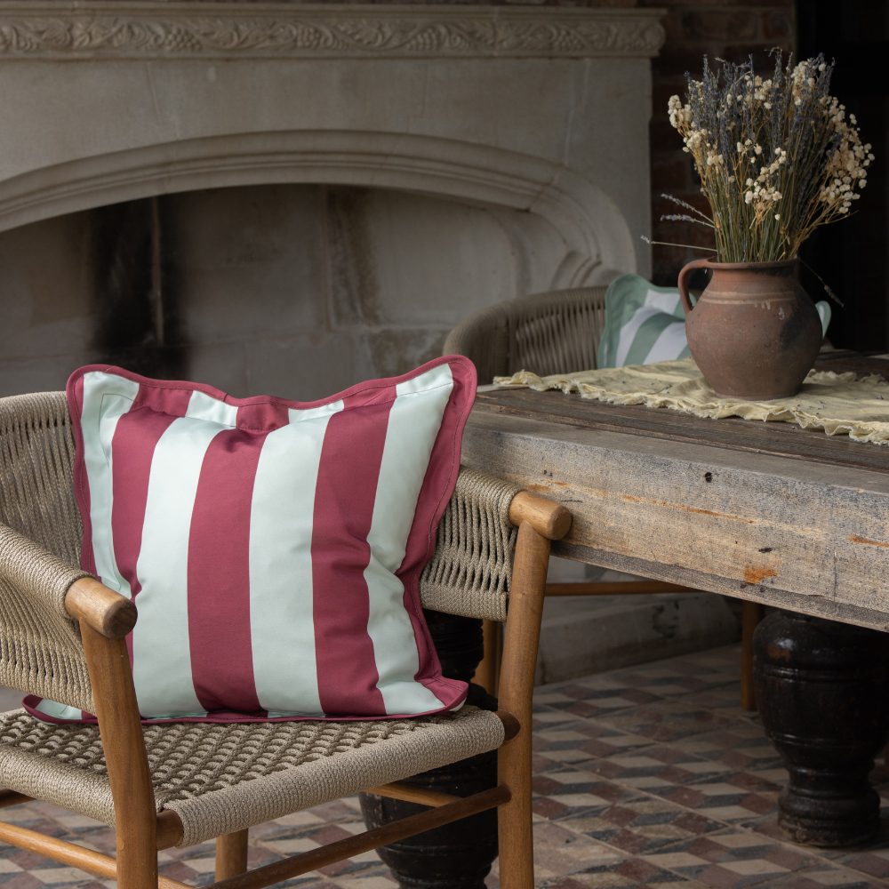 Outdoor Burgundy & Mint Scalloped Edge Cushion 45x45