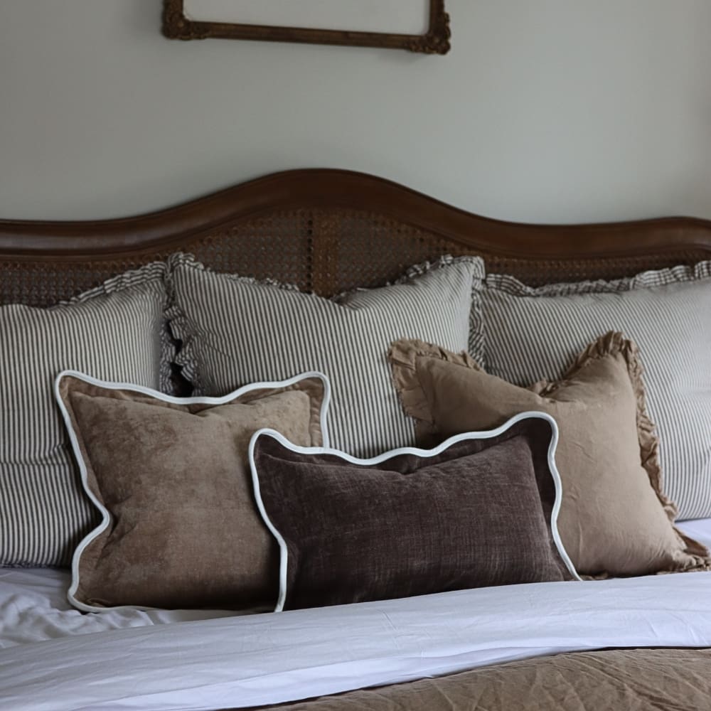 should cushion inserts be bigger than the cover?