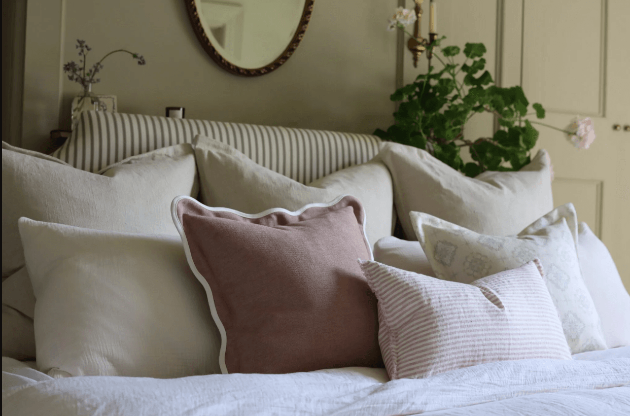 what texture cushions to use in a bedroom