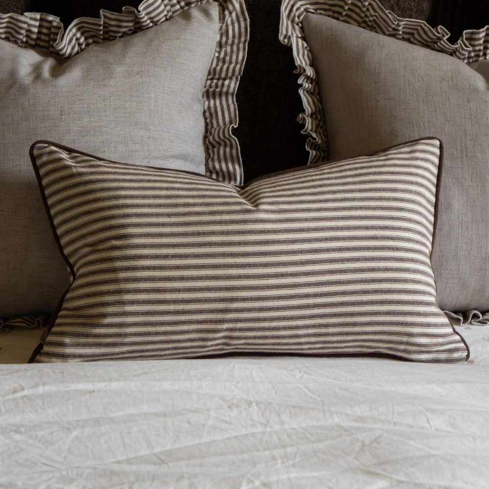 what cushions go with a brown leather sofa?